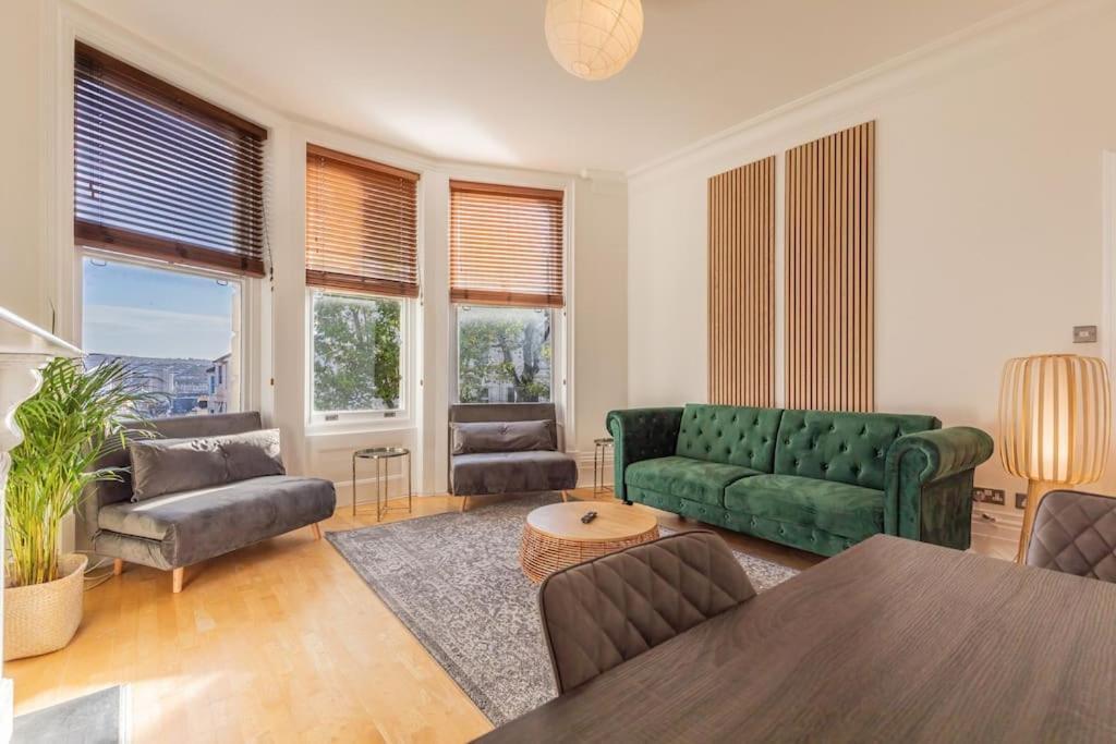 Victorian Work And Travel Close To Station Apartment Hove